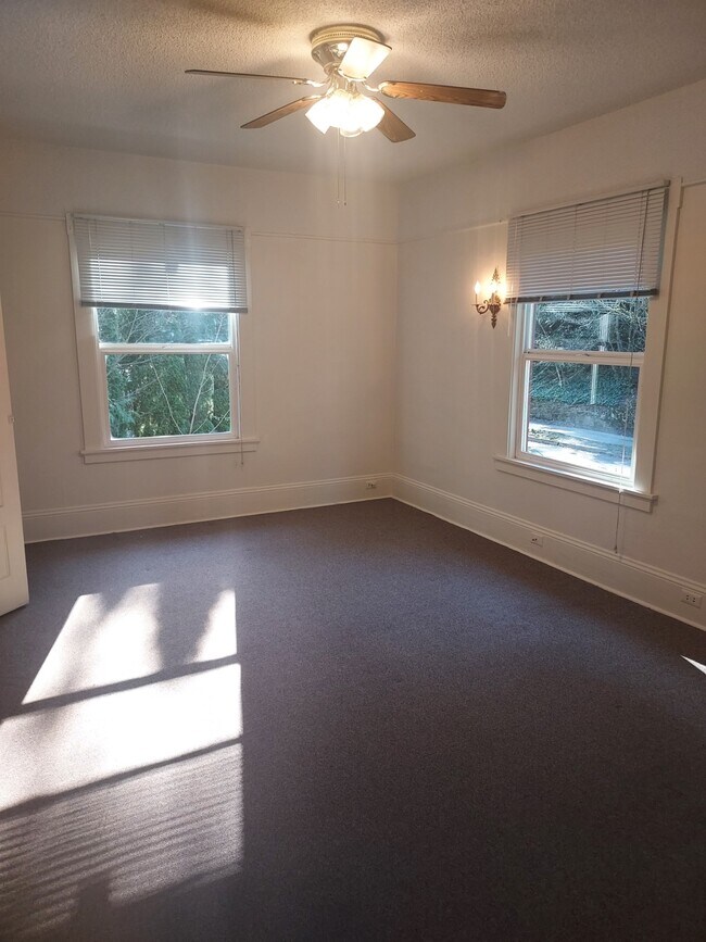 Building Photo - 3453 NW Thurman St