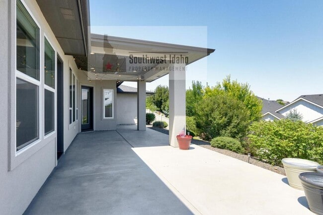 Building Photo - 476 W Buroak Dr