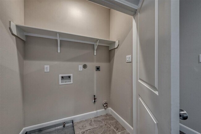 Building Photo - 4135 Du Pont St