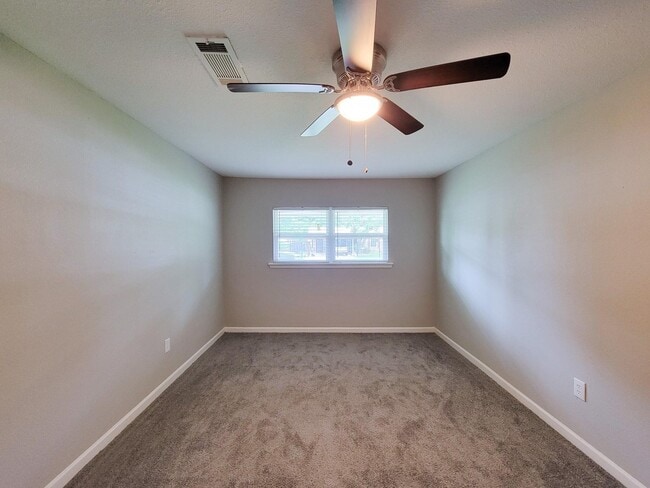 Building Photo - 5606 Willow Glen Dr