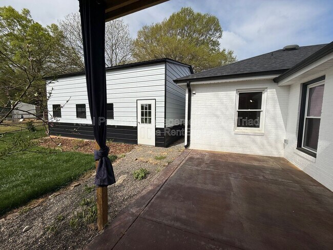 Building Photo - 916 Spring Hill Ct