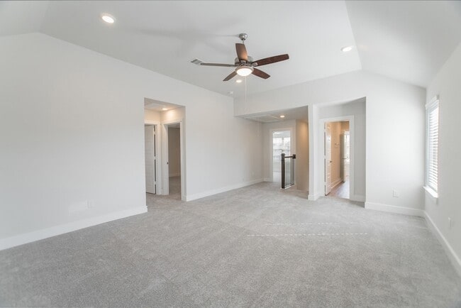 Building Photo - 10627 Whitejacket