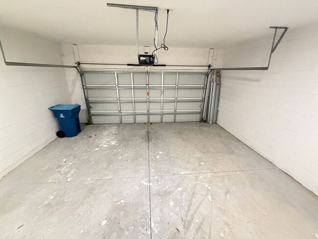 Building Photo - Available now!! Adorable 3 Bedroom / 2 Bathroom Home in Palm Bay!!