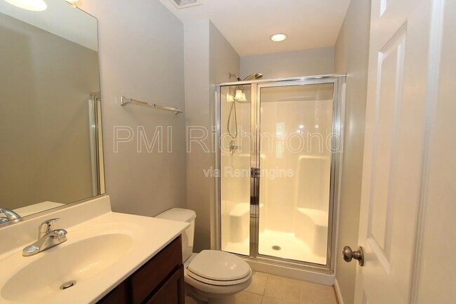 Building Photo - 637 Abbey Village Cir