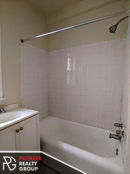 Building Photo - 1335 N Dearborn St