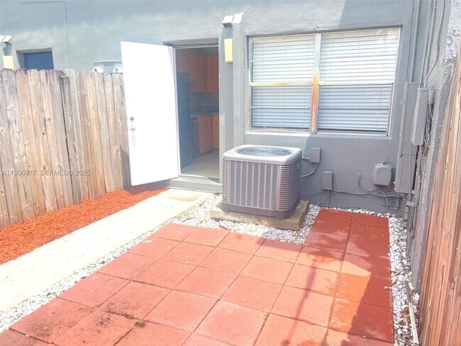 Building Photo - 4668 NW 9th Dr