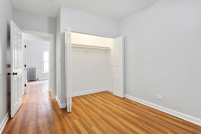 Building Photo - 1702 W Juneway Terrace