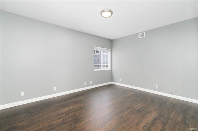Building Photo - 1727 Golden Ave