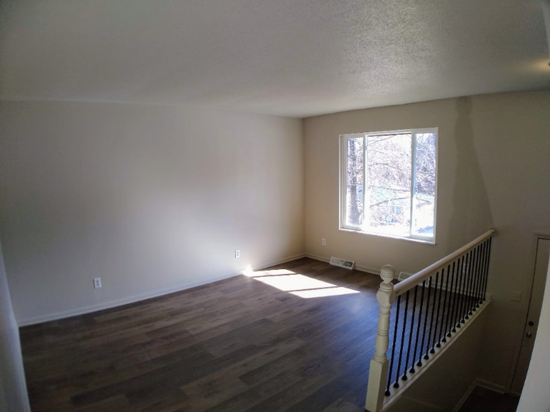 Building Photo - 2109 Louis Cir