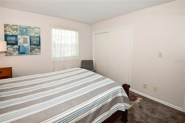 Building Photo - 204 Pompano Dr SE