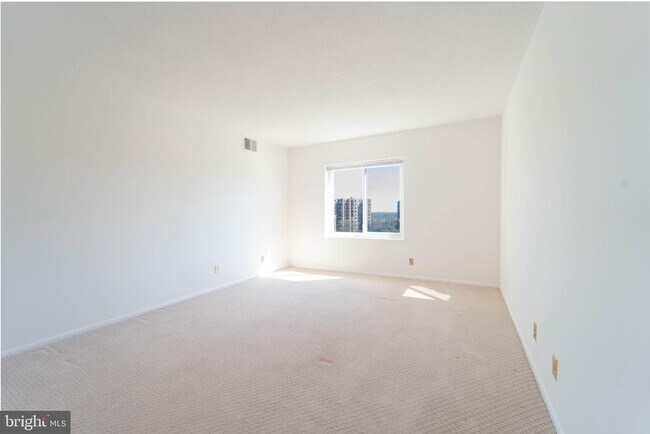 Building Photo - 8370 Greensboro Dr