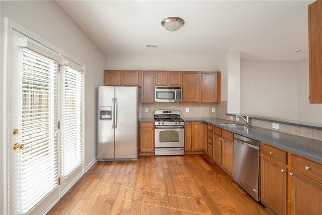 Building Photo - 860 Riverdance Dr NW