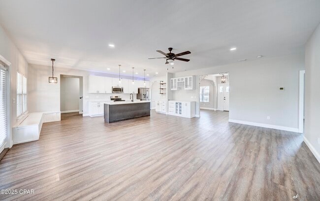 Building Photo - 742 Vista del Sol Ln