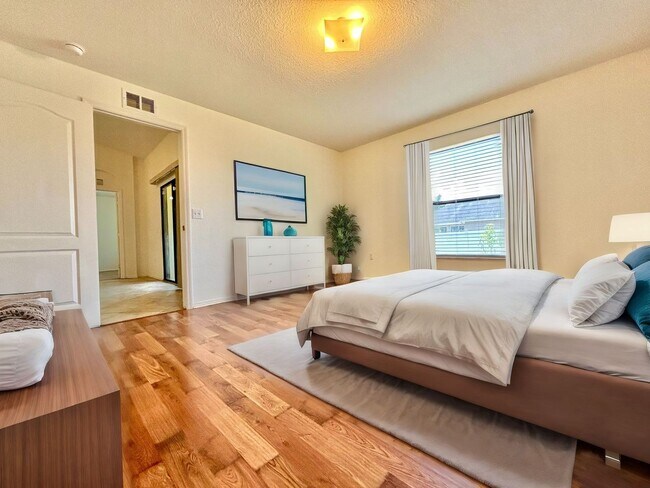 Building Photo - Designed for Living! 4beds, 2baths, attic ...
