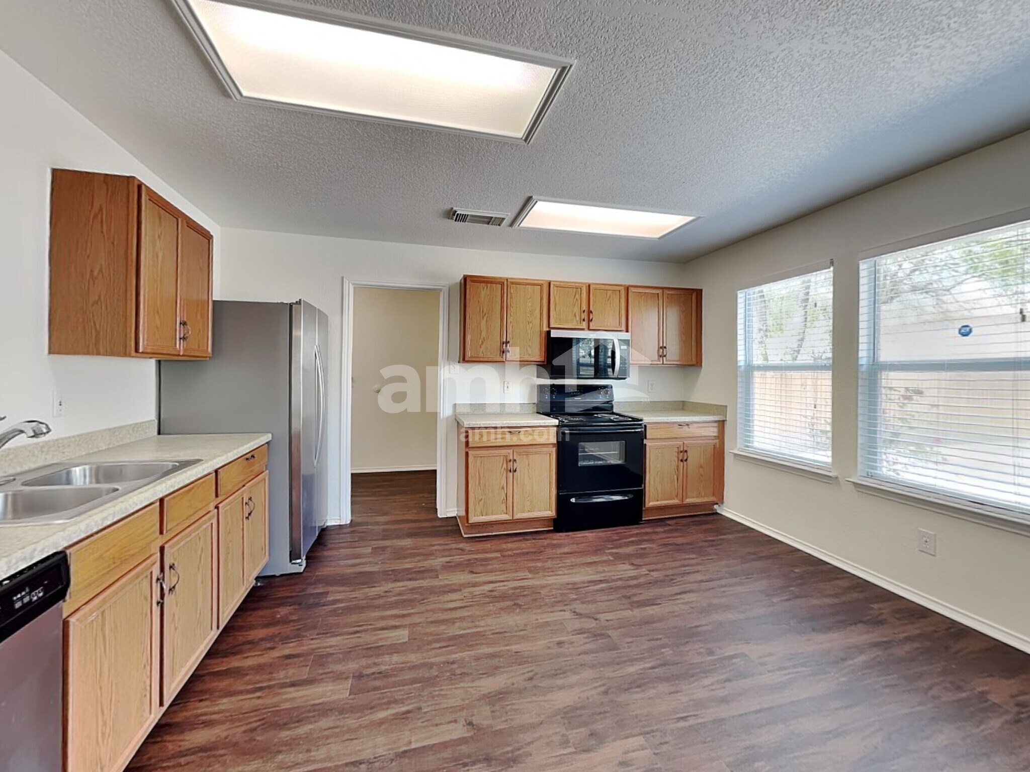 Building Photo - 10423 Manor Crk