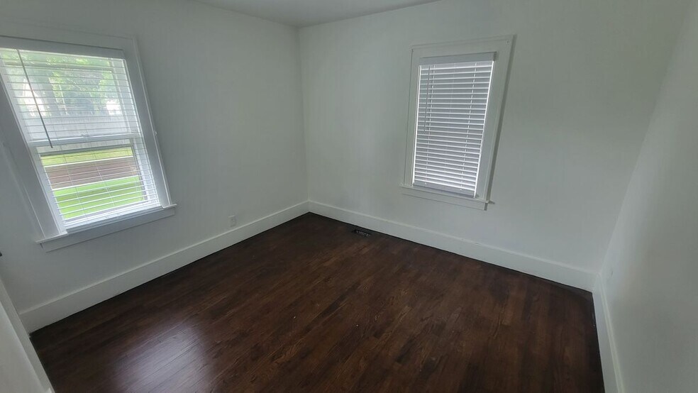 Building Photo - 24 Cochrane Pl