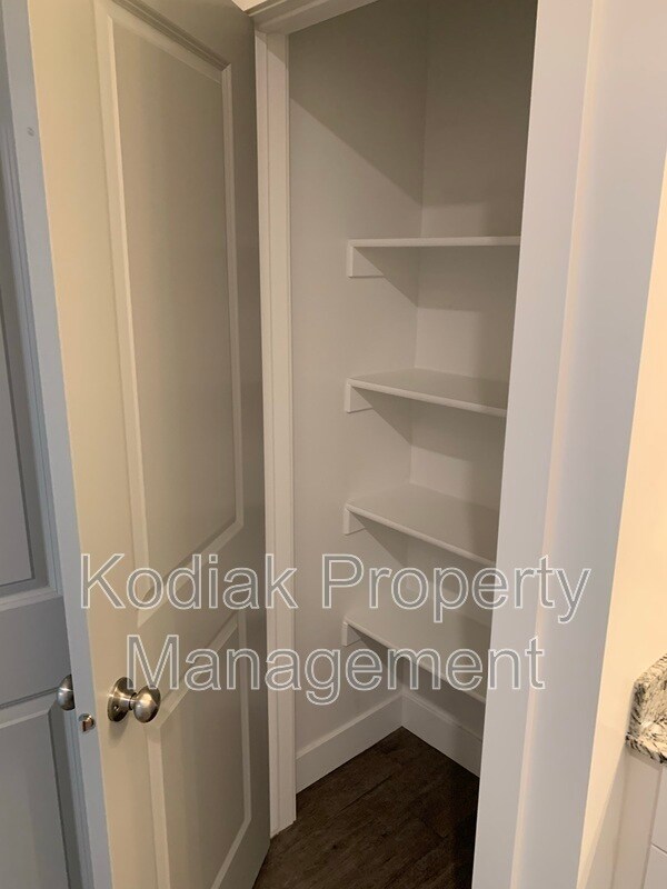 Building Photo - 875 S Depot St