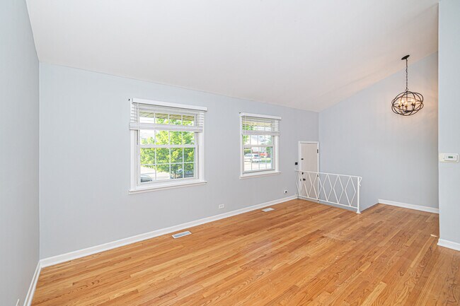 Building Photo - 1403 E Lillian Ave