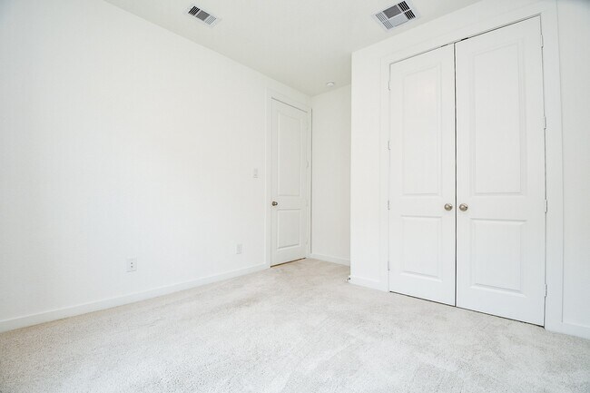 Building Photo - 943 Malibu Shr Ln