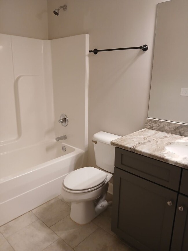 Building Photo - 4 Bedroom/4.5 Bath