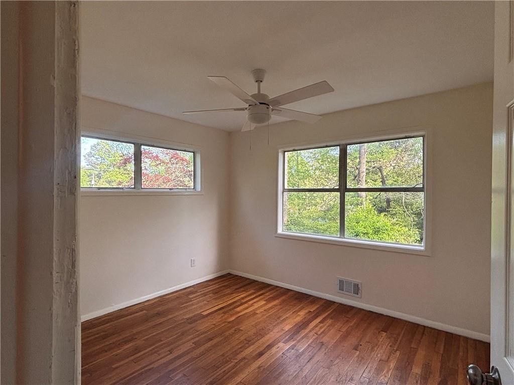 Building Photo - 5009 Crowe Dr SE