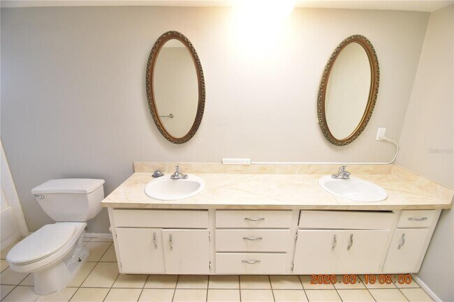 Building Photo - 2562 Redwood Way