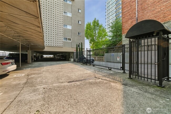 Building Photo - 1810 43rd Ave E