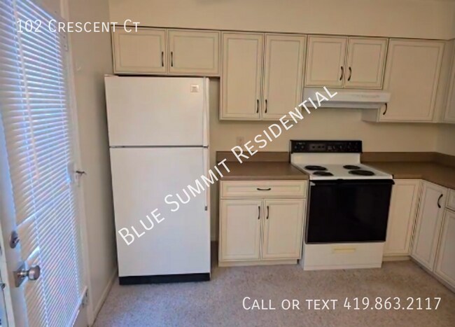 Building Photo - 102 Crescent Ct