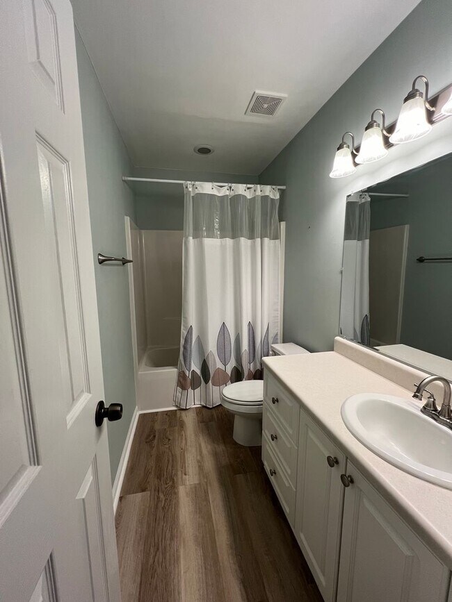 Building Photo - 253 Riverrun Dr