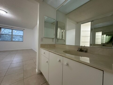 Building Photo - 2636 SE 20th Ct