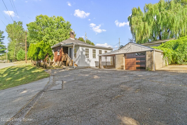 Building Photo - 260 Thompson Ave