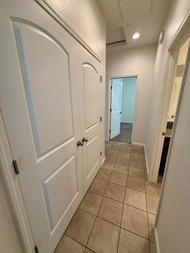 Building Photo - 1762 Bolton Ave