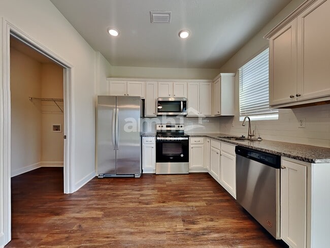 Building Photo - 1019 Tan Tara Trl