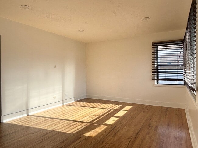 Building Photo - Awesome Sugarhouse Remodel!