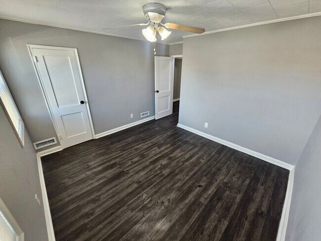 Building Photo - 845 Jaydee Ave