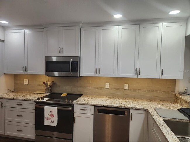 Building Photo - 3411 Avenida Madera