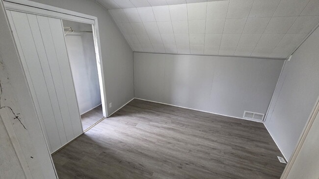 Building Photo - "3 Bedroom Beautifully Updated home on West 81st Street!"