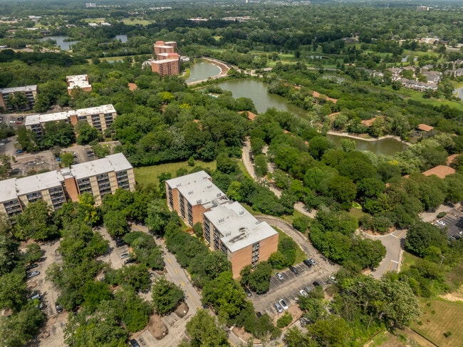 Building Photo - 6020 Oakwood Dr