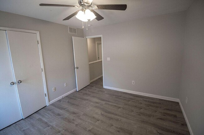 Building Photo - 1405 Greensboro Dr