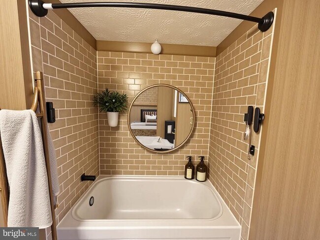 Building Photo - 10293 Woodmont Ct