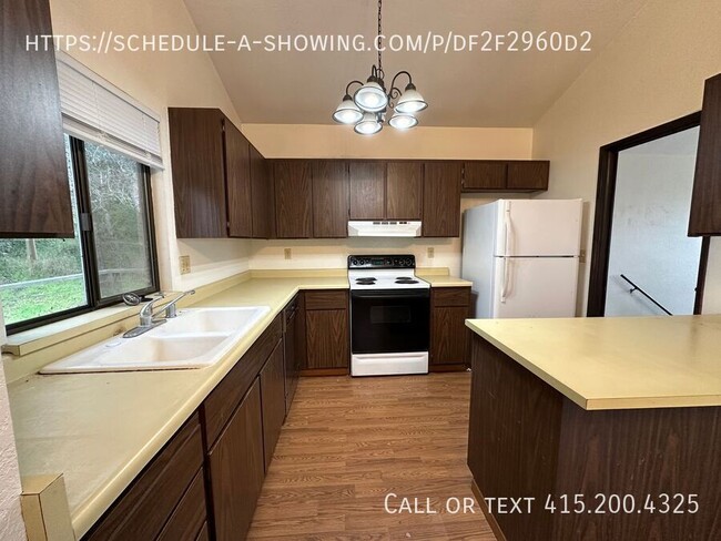 Building Photo - Spacious 2 Bedroom Home In Prunedale!