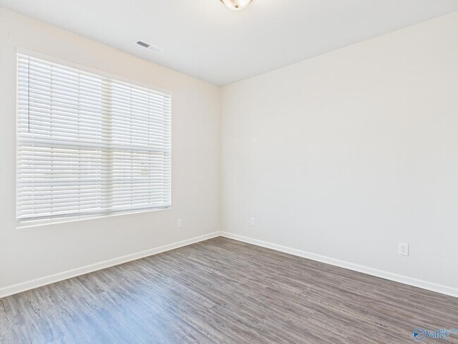 Building Photo - 149 Fernhill Dr NW