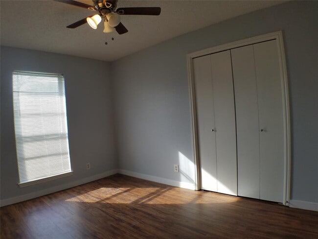 Building Photo - 1806 Stardust St