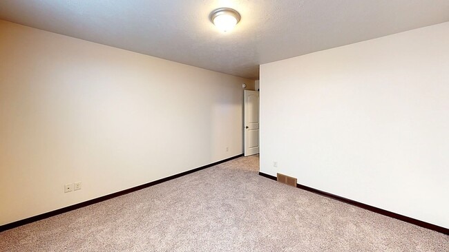 Building Photo - 3 BD, 2 BA IN TEA! LOCATION! LOCATION! LOCATION! AMENITY FILLED, PET FRIENDLY TOWN HOME!