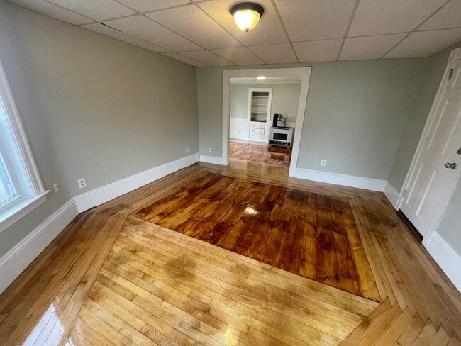 Building Photo - 83 Coombs St