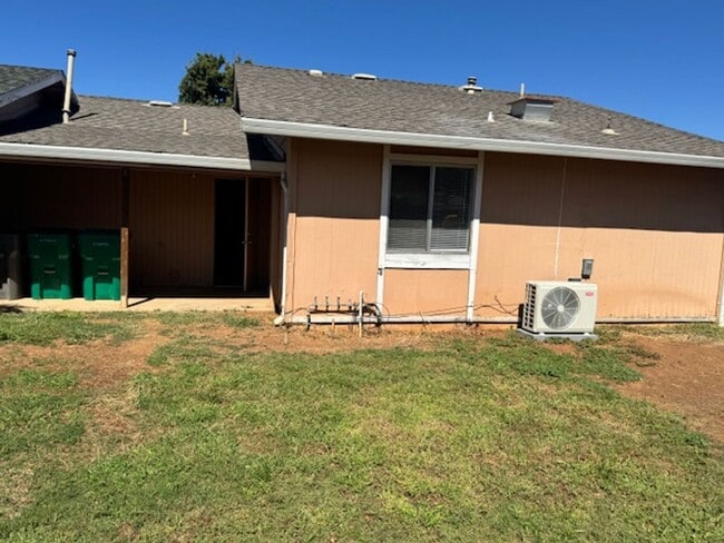 Building Photo - Single Level, Anderson Duplex near Shopping