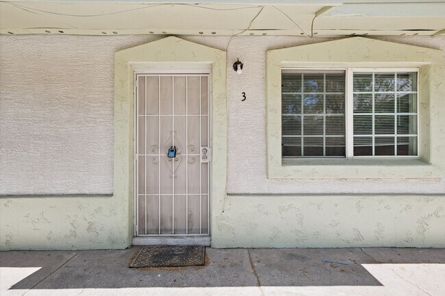 Building Photo - 2133 W Adams St
