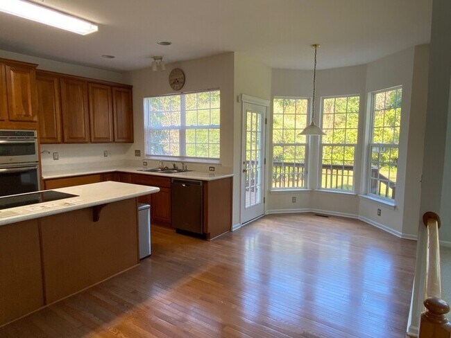 Building Photo - So much space!!!!!! So much storage!!!!!!!!