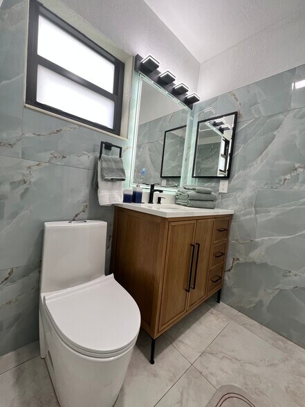 Building Photo - 3888 Coral Tree Cir