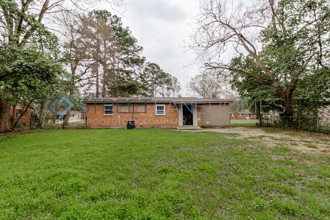 Building Photo - Charming 3 Bedroom in Warner Robins!